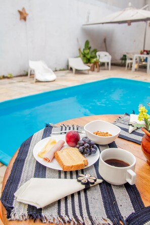 Café da manhã com buffet todos os dias (BRL 9.90 por pessoa) 