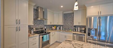 Fridge, microwave, stovetop, dishwasher