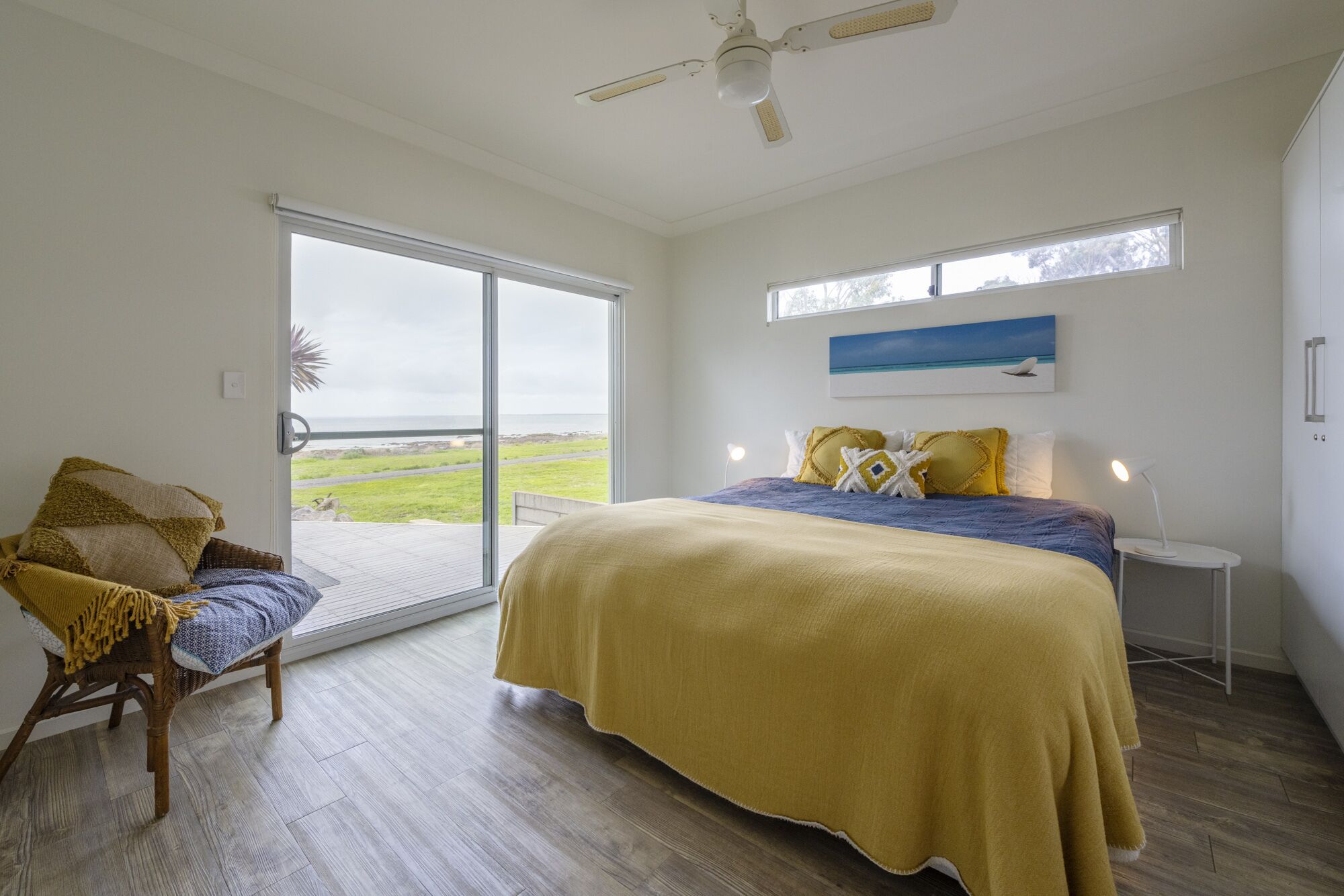 3 habitaciones y tabla de planchar con plancha 