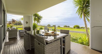Whitehaven ~ Absolute Beachfront!