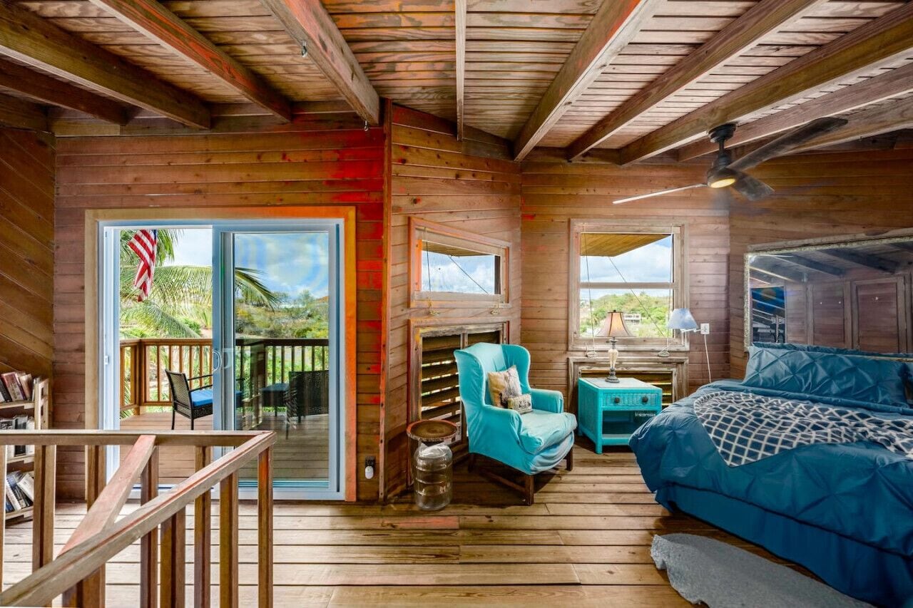 5 bedrooms, desk, iron/ironing board, travel crib