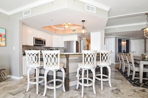 Dining - Gulf Front 3 bedroom condo at Silver Shells Beach Resort in Central Destin! 🐚 (Destin)