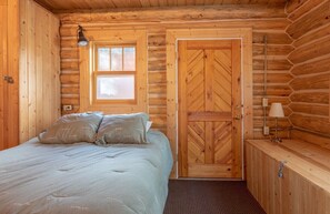 3 slaapkamers, een strijkplank/strijkijzer, wifi, beddengoed