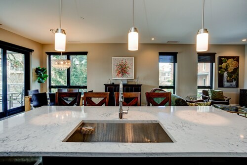 Shelley's Asheville Getaway | Luxury Downtown Asheville Condo | Walkable Location