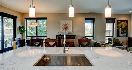 Shelley's Asheville Getaway | Luxury Downtown Asheville Condo | Walkable Location