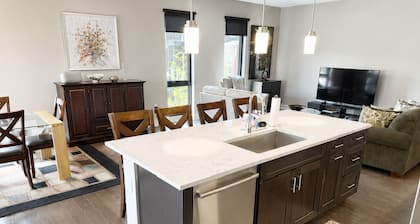 Shelley's Asheville Getaway | Luxury Downtown Asheville Condo | Walkable Location