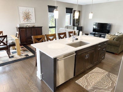 Shelley's Asheville Getaway | Luxury Downtown Asheville Condo | Walkable Location