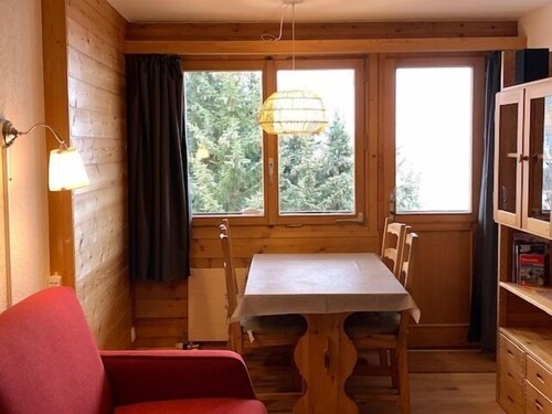 Aussen : Wohnung im 2. Stock eines Gebäudes, in Chandolin, für 2-4 Personen, Balkon mit Gartenmöbeln