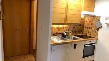 Geladeira, fogĂŁo, cooktop