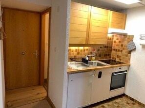 冰箱、烤箱、炉灶