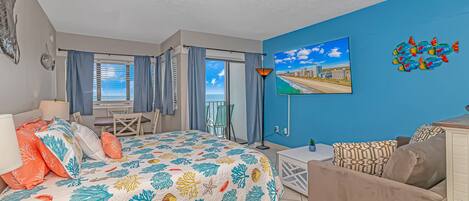 Tabla de planchar con plancha, wifi gratis y ropa de cama