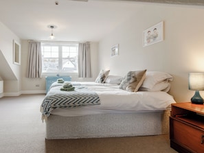 3 bedrooms, WiFi (free), bed sheets