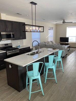 Fridge, microwave, oven, stovetop - "Casa Nueva" New House in Historic Area (Albuquerque)