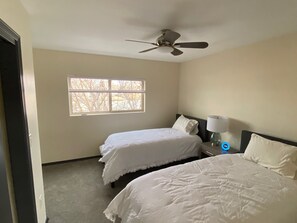 3 bedrooms, desk, iron/ironing board, free WiFi - "Casa Nueva" New House in Historic Area (Albuquerque)