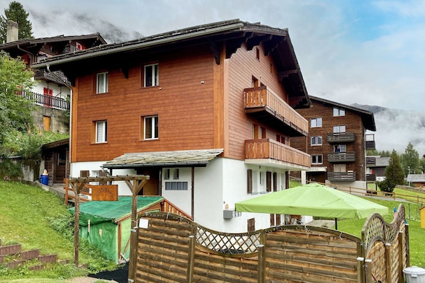 Wolke, Himmel, Gebäude, Eigentum, Fenster, Pflanze, Haus, Holz, Grundstueck, Baum