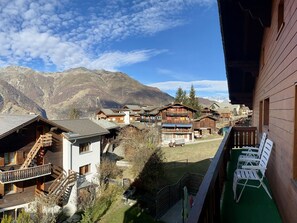 Property grounds - Nice apartment for 6 guests with WIFI, TV, balcony and panoramic view (Grächen)