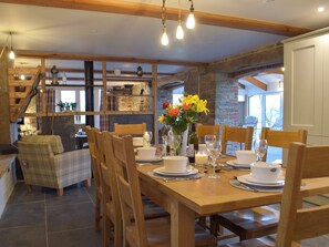 Dining - 4 bedroom accommodation in Llanboidy, near Laugharne (Llanboidy, near Laugharne)
