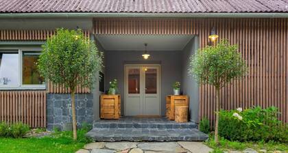 Wunderbares alleinstehendes Ferienhaus mit W-LAN, privatem Pool, Terrasse, Panoramablick, Parkplatz