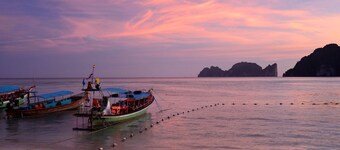 Beautifully furnished 2-bd condo with ocean & mountain views