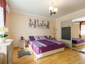 4 Schlafzimmer, Reisekinderbett, kostenloses WLAN, Bettwäsche