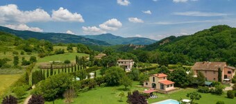Stunning private villa for 4 guests with pool, WIFI, TV and pets allowed