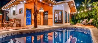 Tropical Oasis, Steps From Beach, Cafés, Shops. Private Pool. Walk Everywhere.