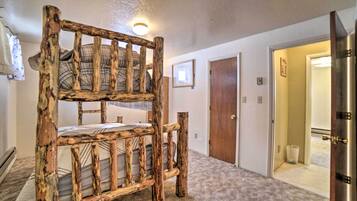 2 bedrooms, desk, iron/ironing board, bed sheets