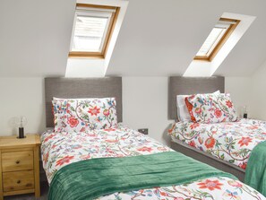 4 bedrooms, free WiFi, bed sheets