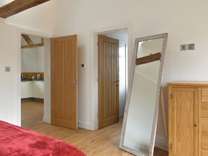 4 soverom, wi-fi (inkludert) og sengetøy