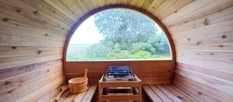 Bluffview on the River with a hot tub, sauna, pool table, and more!