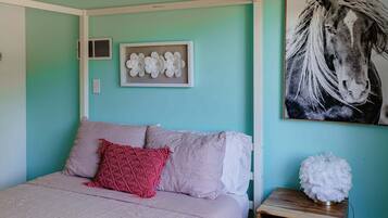 6 habitaciones, escritorio, wifi y ropa de cama