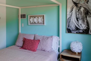 6 habitaciones, escritorio, wifi y ropa de cama 