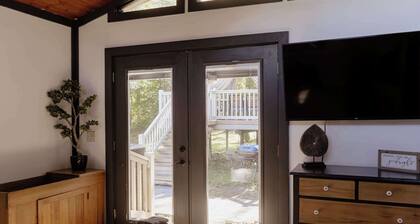 Bluffview on the River with a hot tub, sauna, pool table, and more!