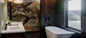 Bluffview on the River with a hot tub, sauna, pool table, and more!