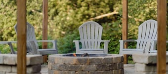 Bluffview on the River with a hot tub, sauna, pool table, and more!