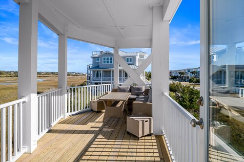 "Dozin By The Sea" - 2nd Row Home w/ pool, 3 Bedrooms / 3.5 Bathrooms