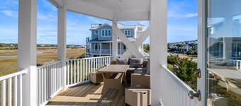 "Dozin By The Sea" - 2nd Row Home w/ pool, 3 Bedrooms / 3.5 Bathrooms