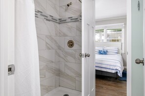 Combined shower/tub
