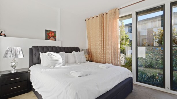 Family Cabin | 2 bedrooms, blackout curtains, iron/ironing board, free WiFi - KOZYGURU Belrose Cosy 2 Bed Holiday Home (Belrose)