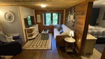 2 bedrooms, desk, free WiFi, bed sheets
