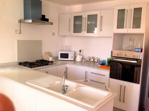 Private kitchen - West Terraces Residences Luxury Setting Seafront Penthouse 7 Persons (Flic-en-Flac)