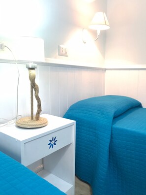 4 bedrooms, desk, iron/ironing board - Degiorgio8 Apartment (Alghero)