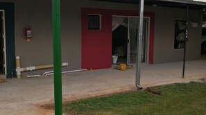 Exterior - Room in B&B - Immaculate and Beautiful Chalet - Fully Equipped (Kempton Park)