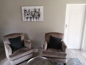 Habitación, 1 habitación, vista al jardín | Sala de estar
