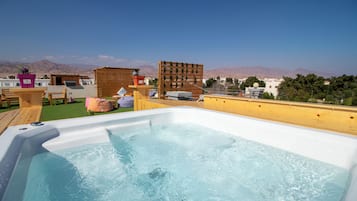 Apartemen, 1 kamar tidur, Boleh Merokok, balkon | Bathtub spa outdoor