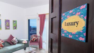 Apartment, 1 Bedroom, Smoking, Balcony | Living room