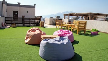 Apartemen, 1 kamar tidur, Boleh Merokok, balkon | Tempat makan outdoor