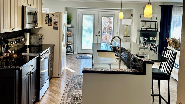 Private kitchen - Comfortable Spacious 3 bedroom home (Lakewood)