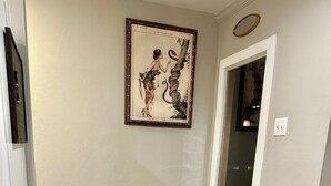 Interior - Comfortable Spacious 3 bedroom home (Lakewood)