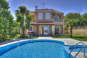 Front of property - Elessa - Gerani Villas With Private Pool (Rethymno)